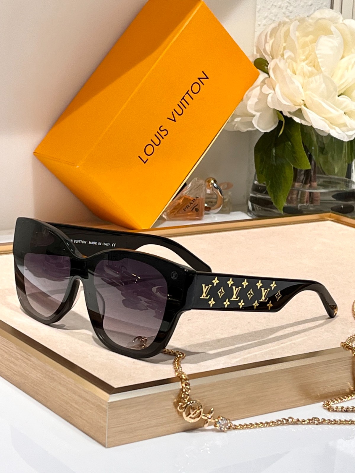 LV 02 glasses