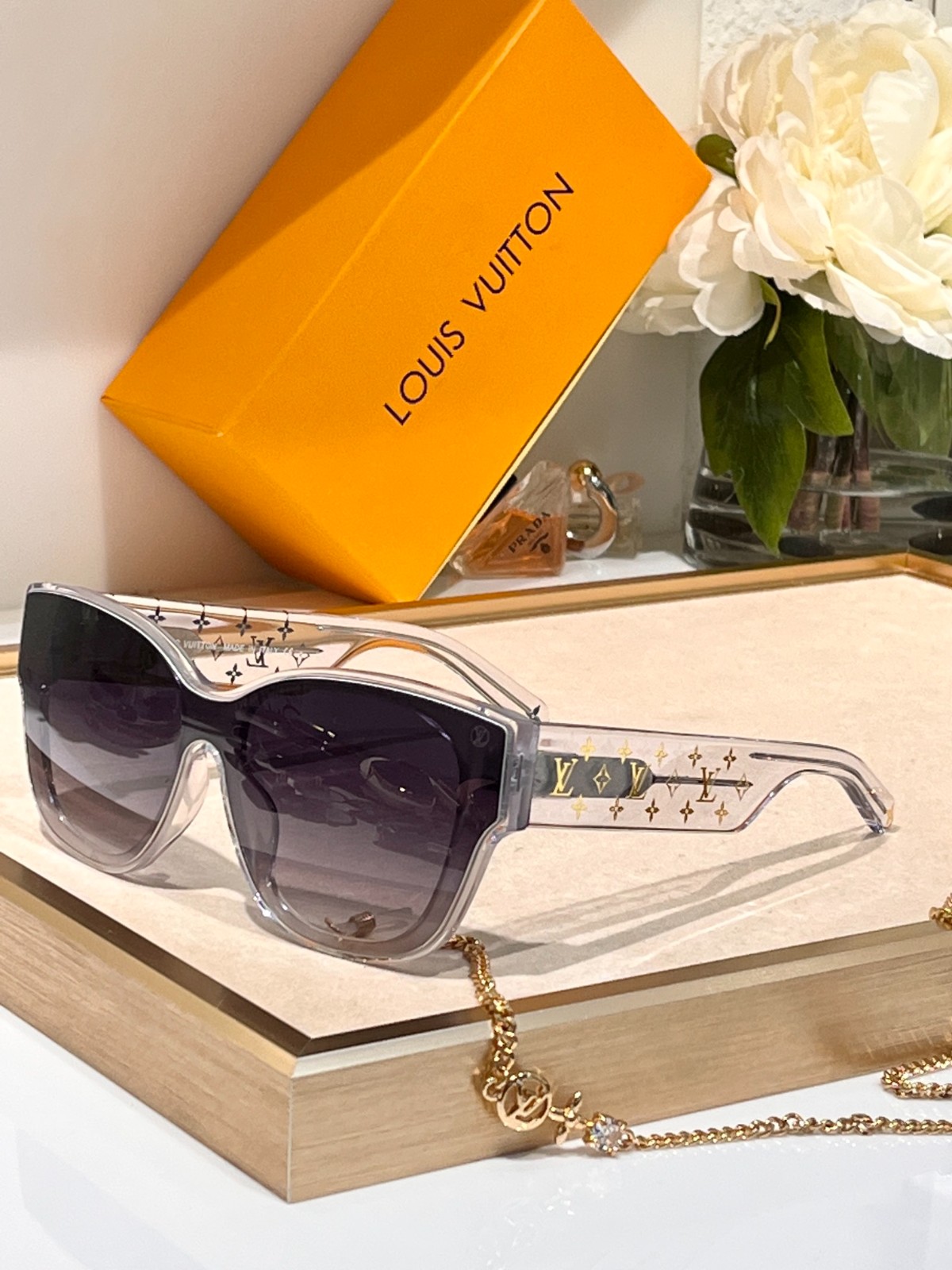 LV 02 glasses