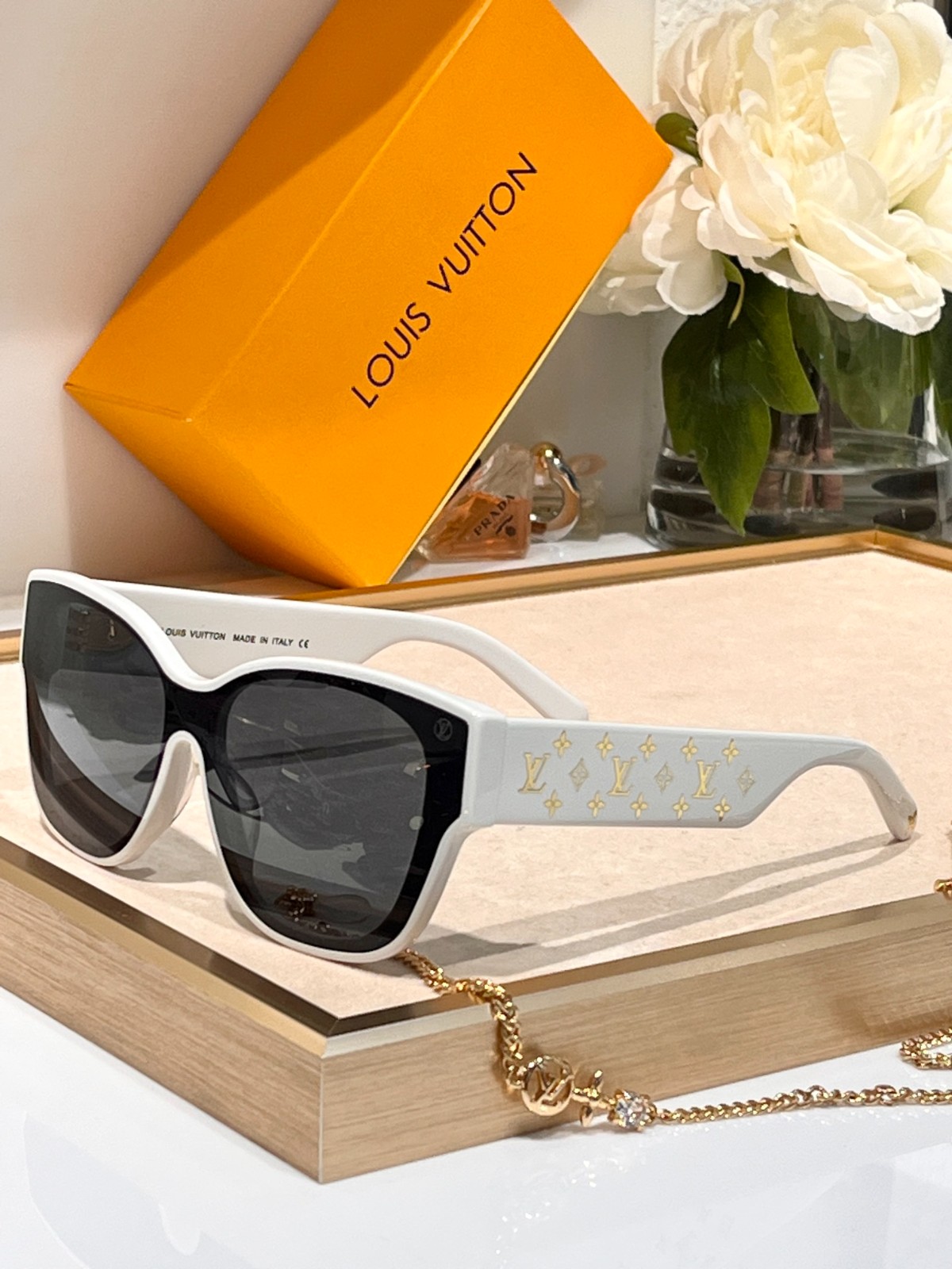 LV 02 glasses