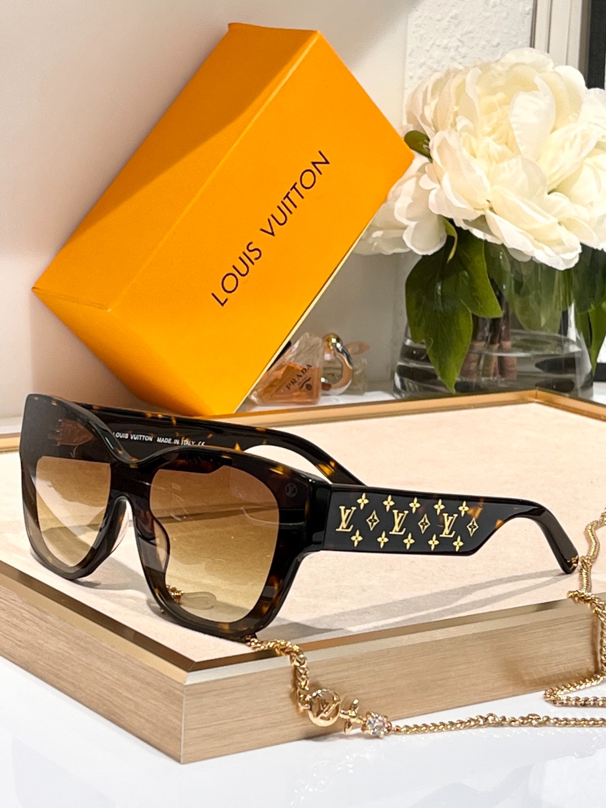 LV 02 glasses