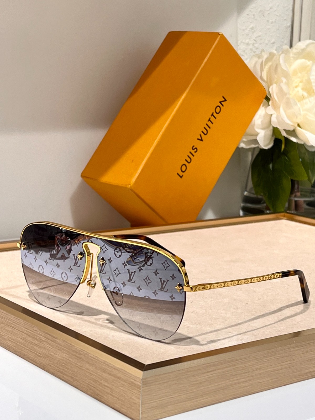 LV 02 glasses