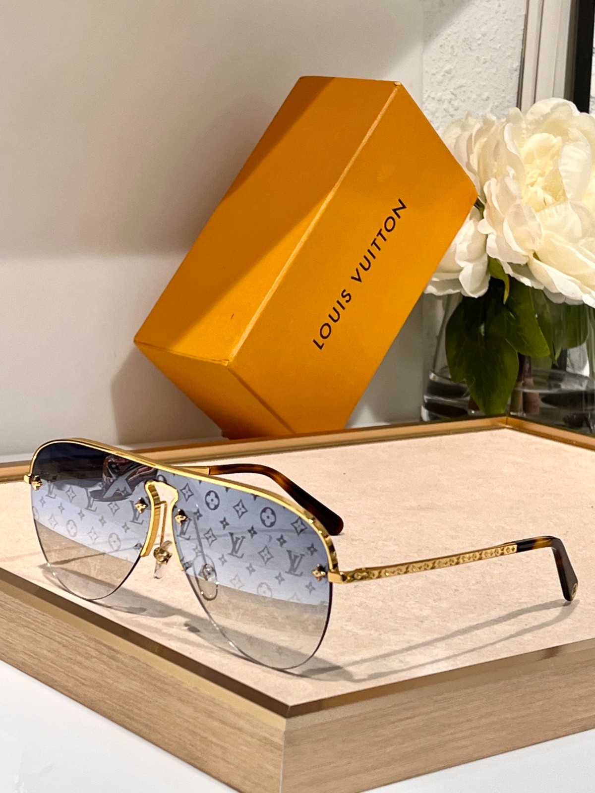 LV 02 glasses