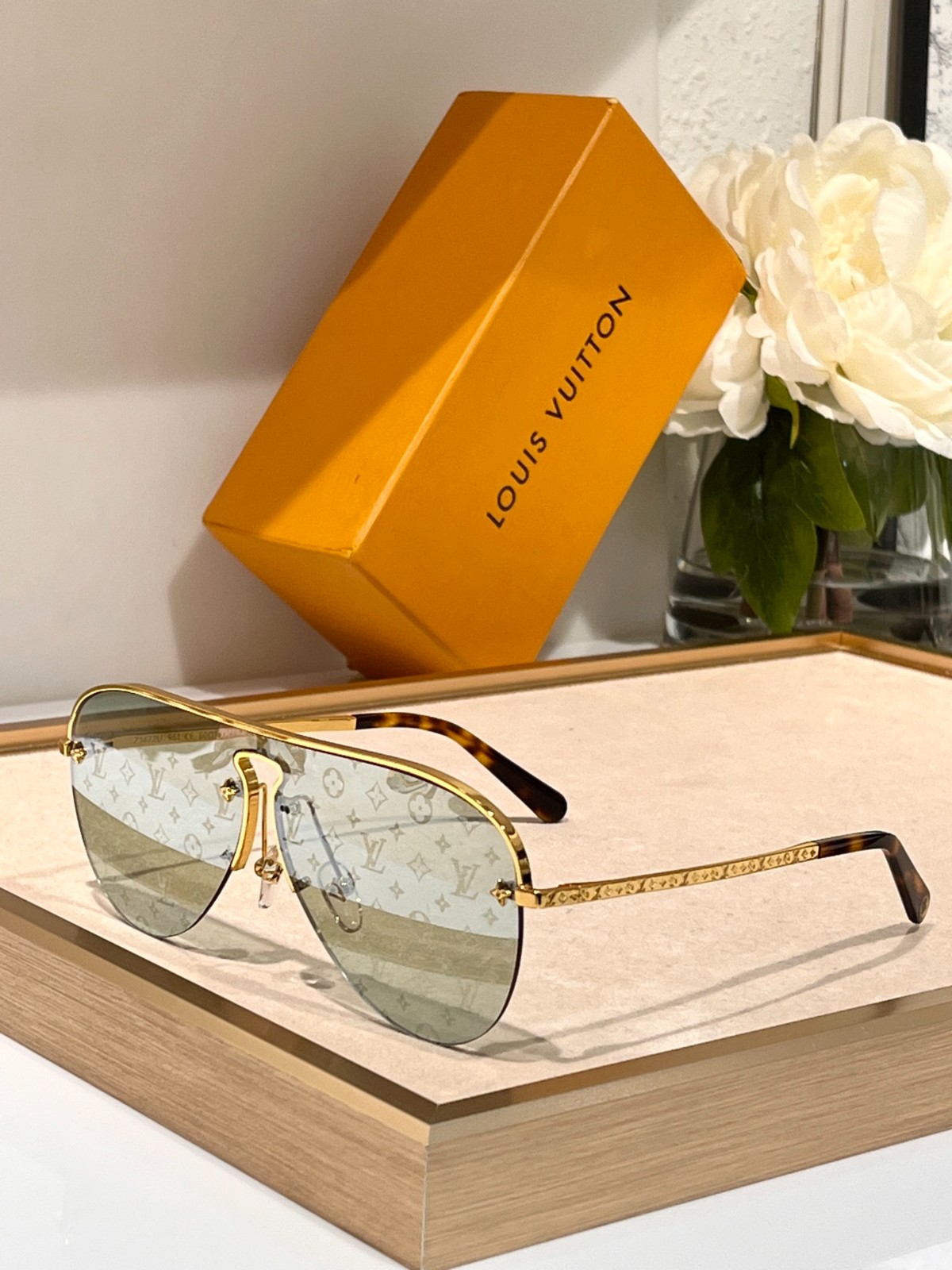 LV 02 glasses