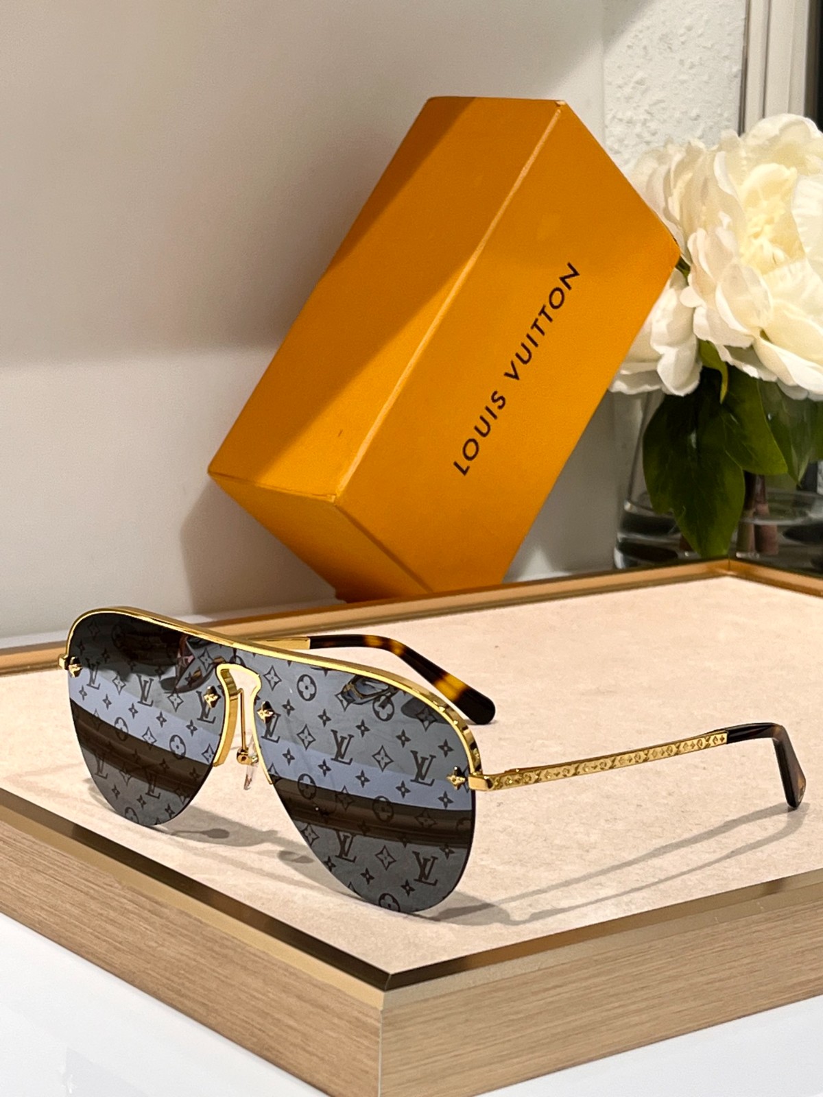 LV 02 glasses