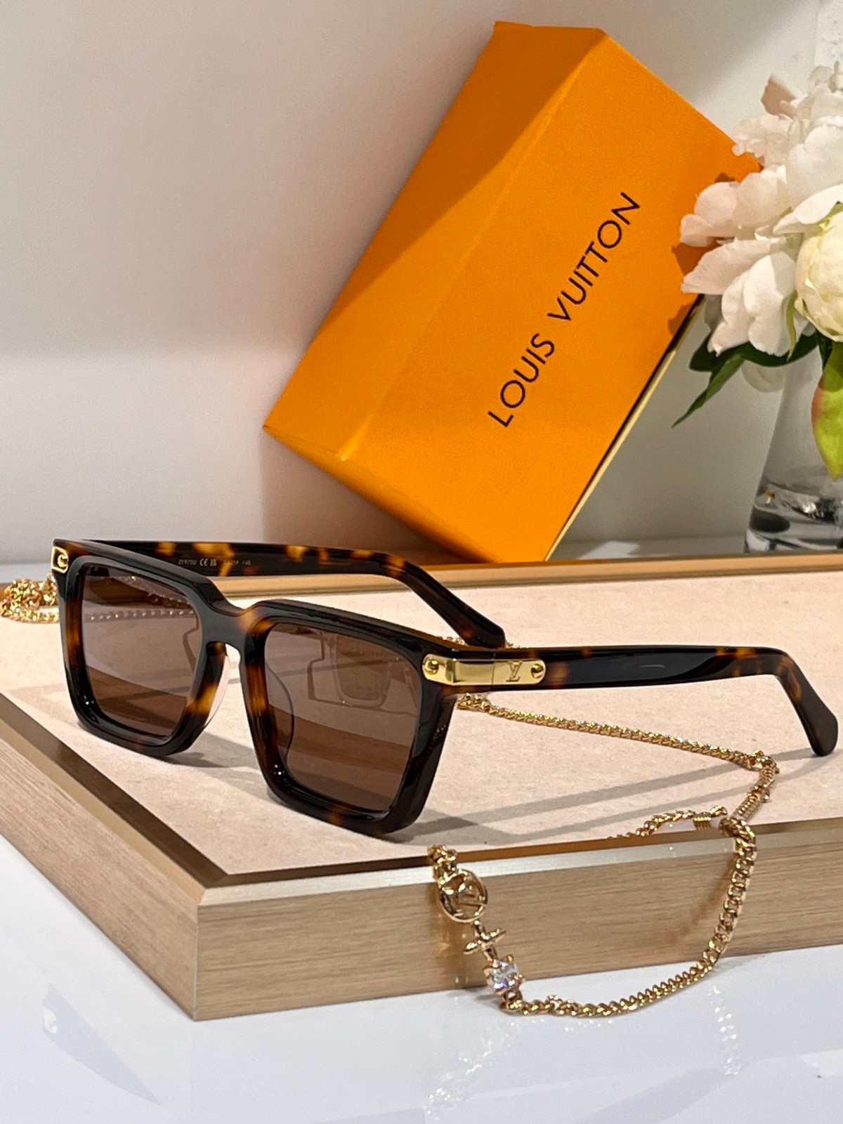 LV 02 glasses