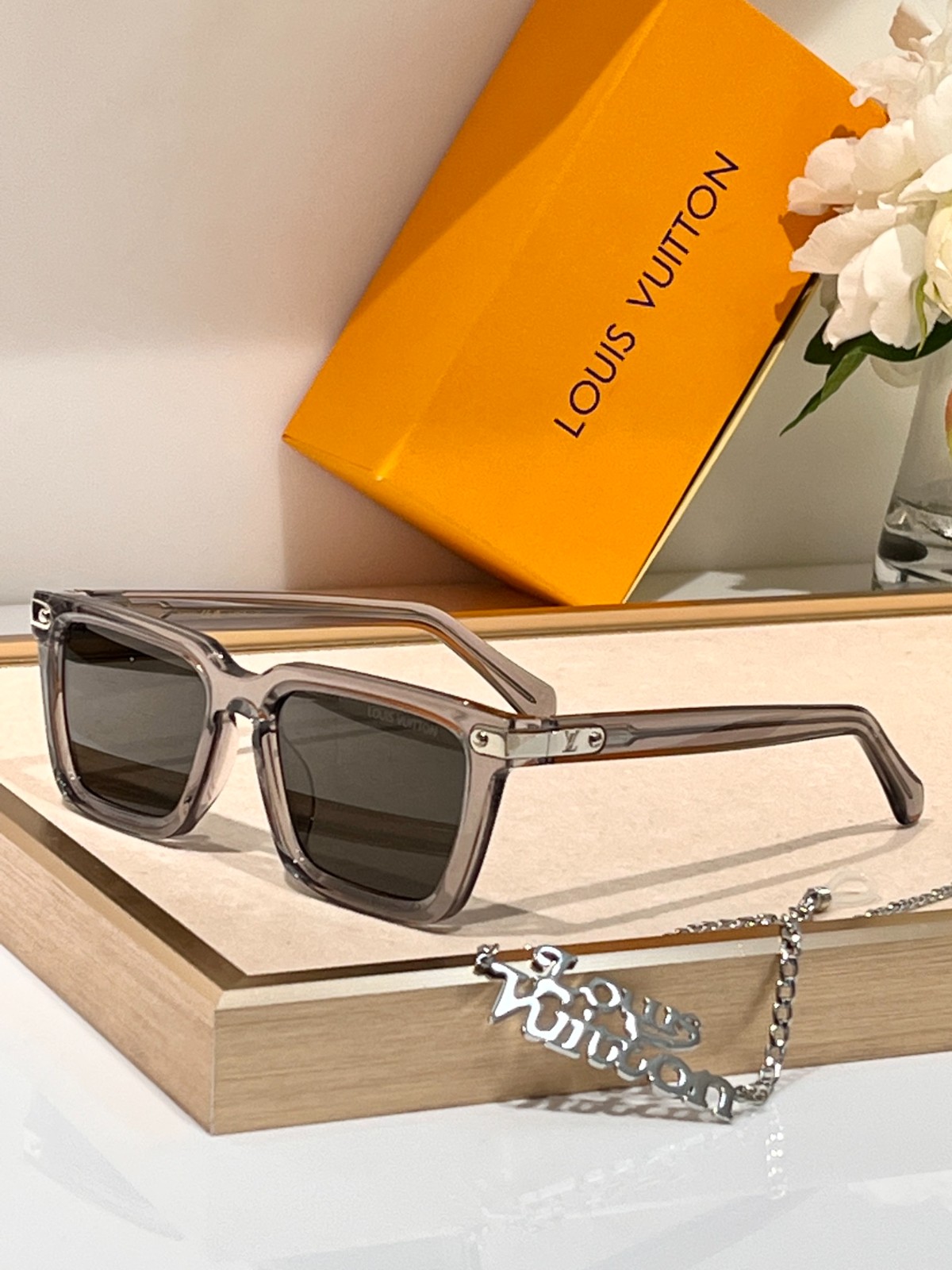LV 02 glasses