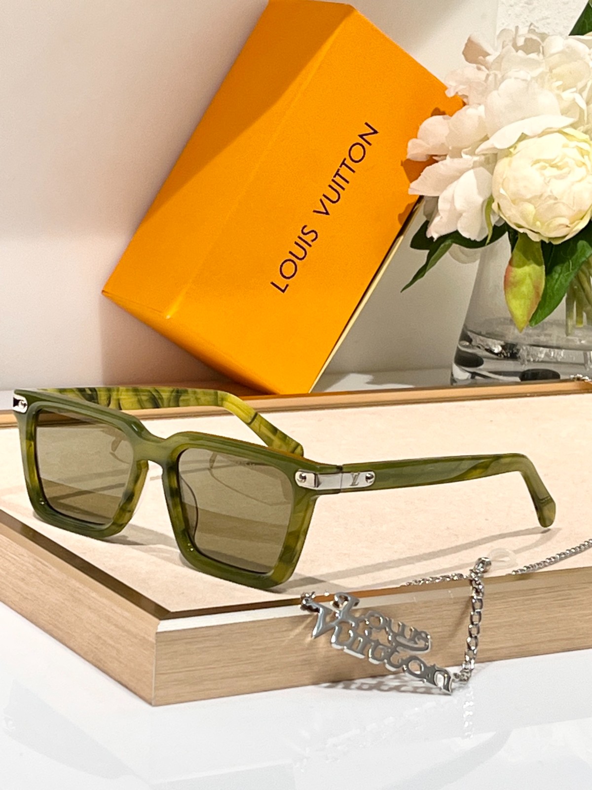 LV 02 glasses