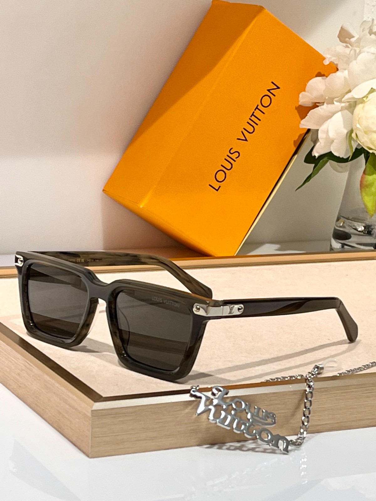 LV 02 glasses