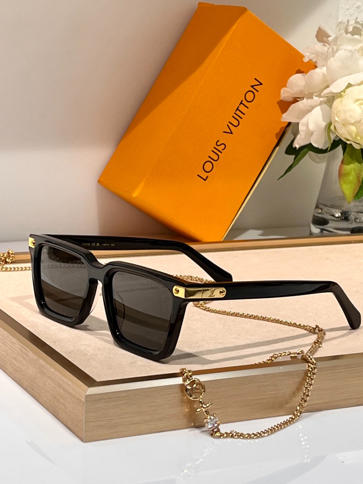 LV 02 glasses
