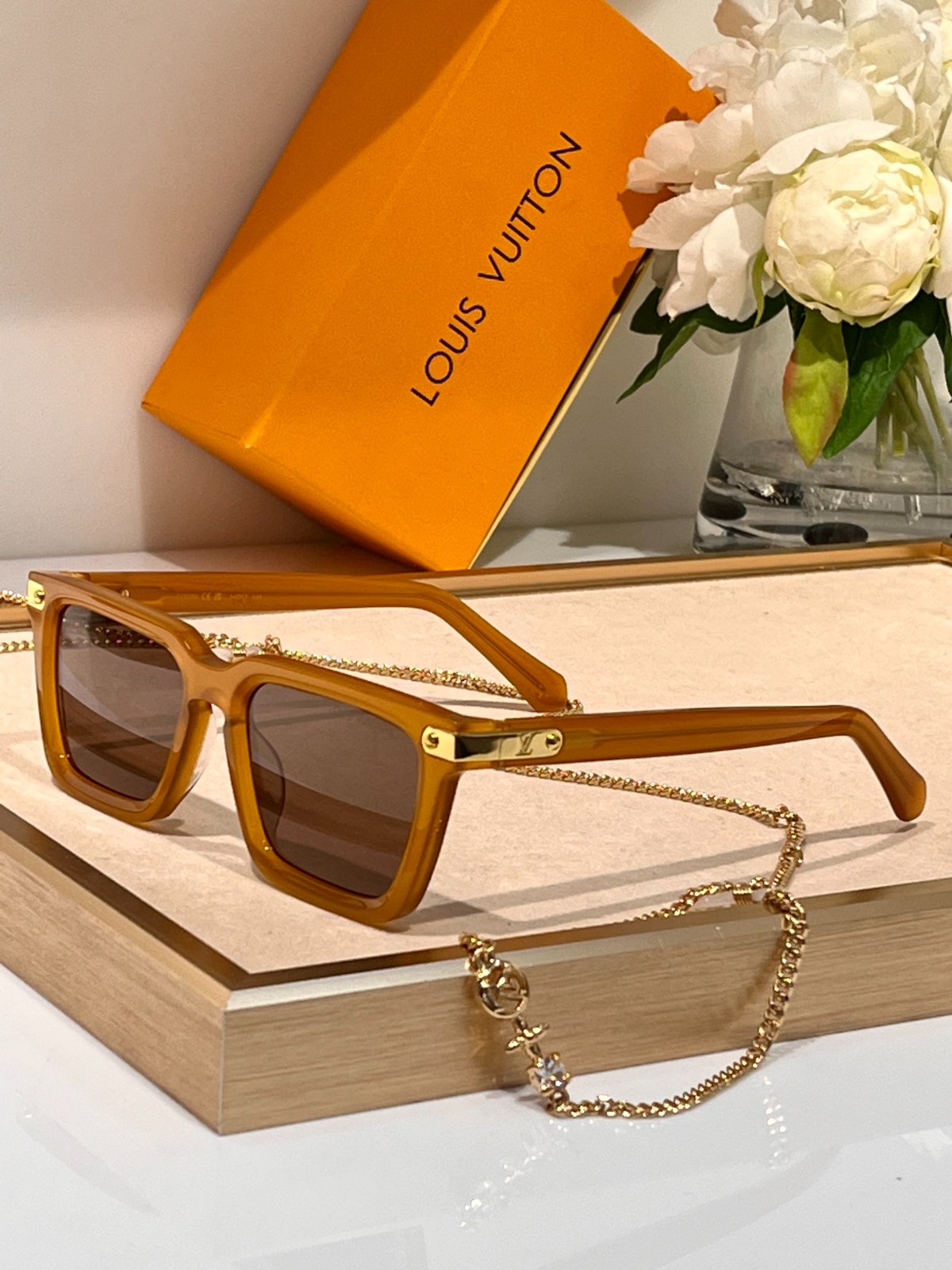 LV 02 glasses