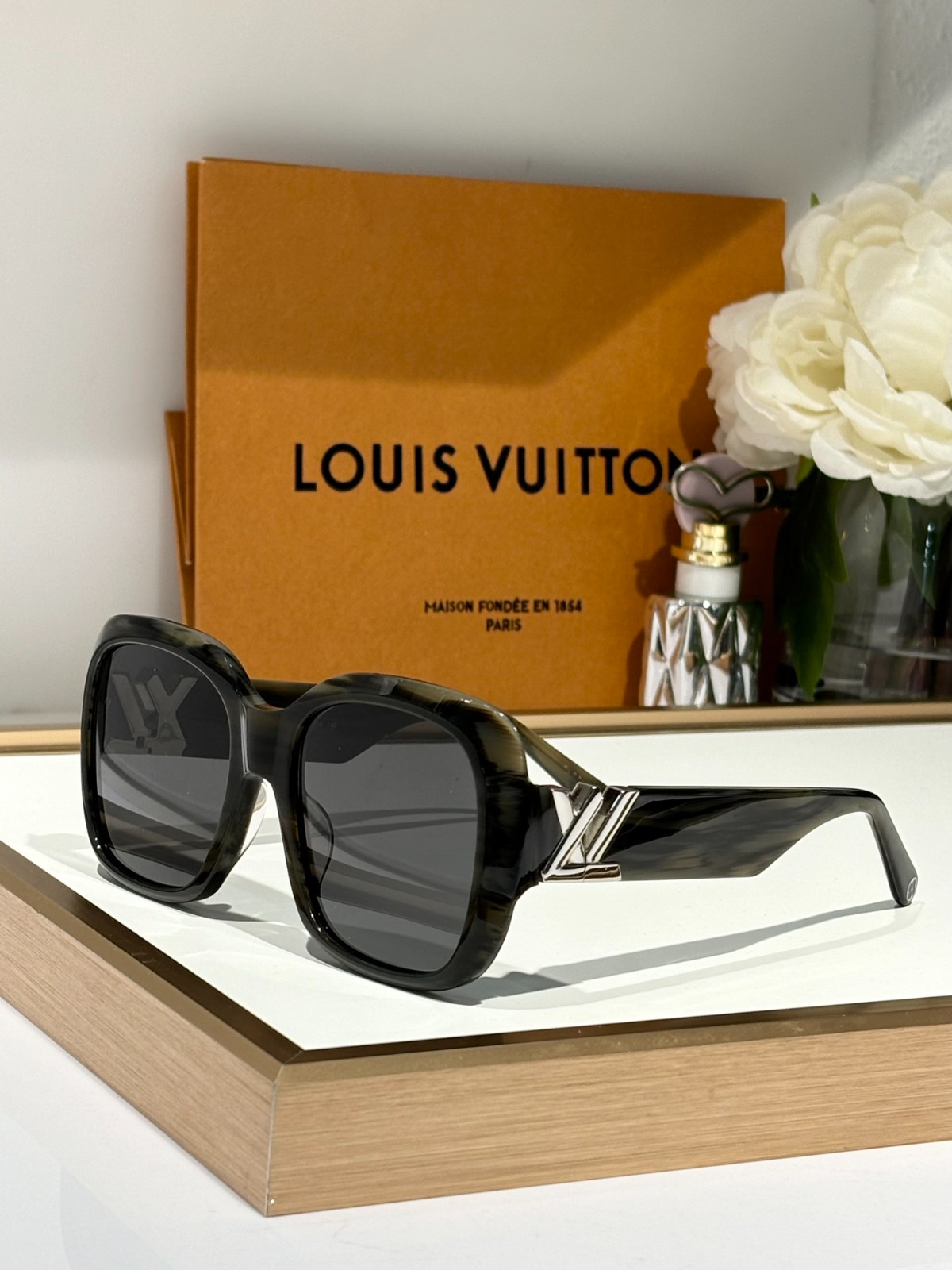LV 01 glasses