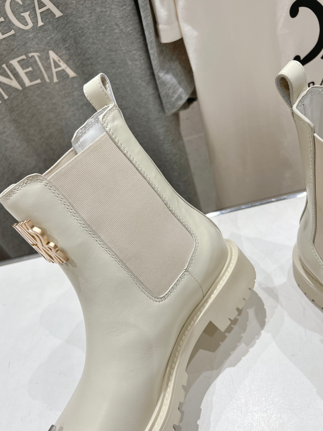 089 42123137 size 35–41