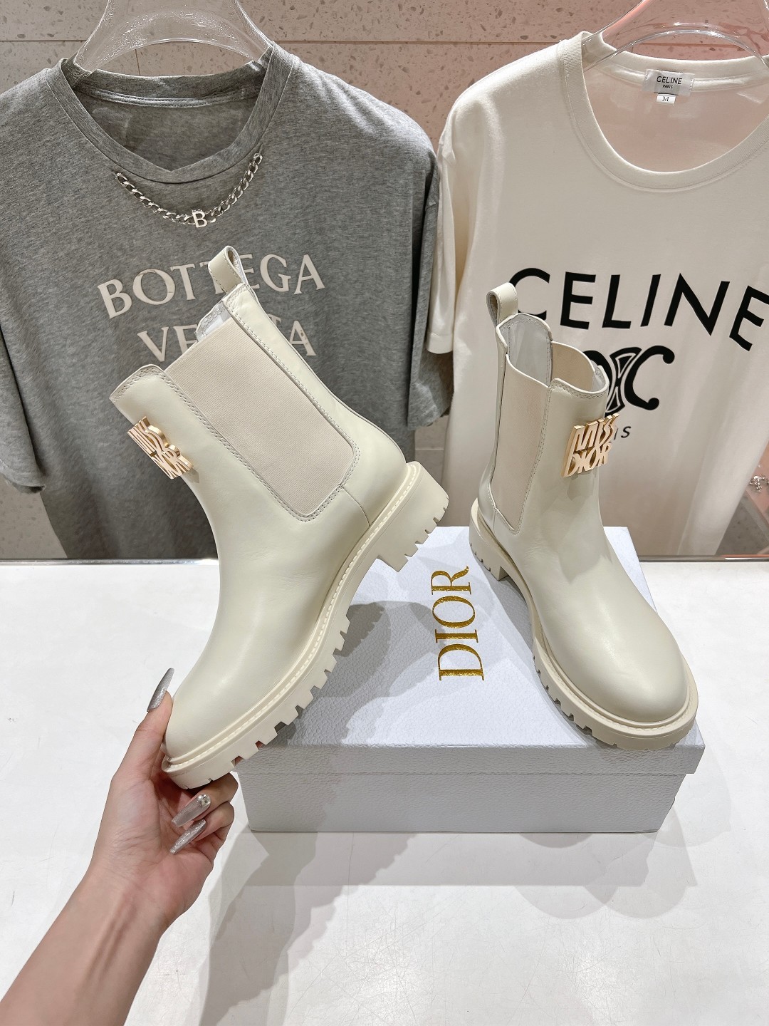 089 42123137 size 35–41