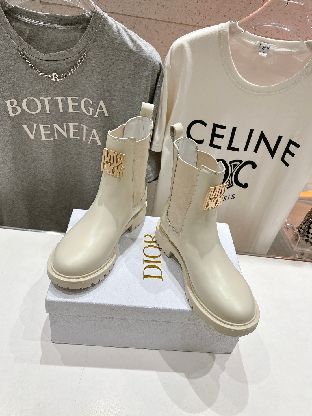089 42123137 size 35–41