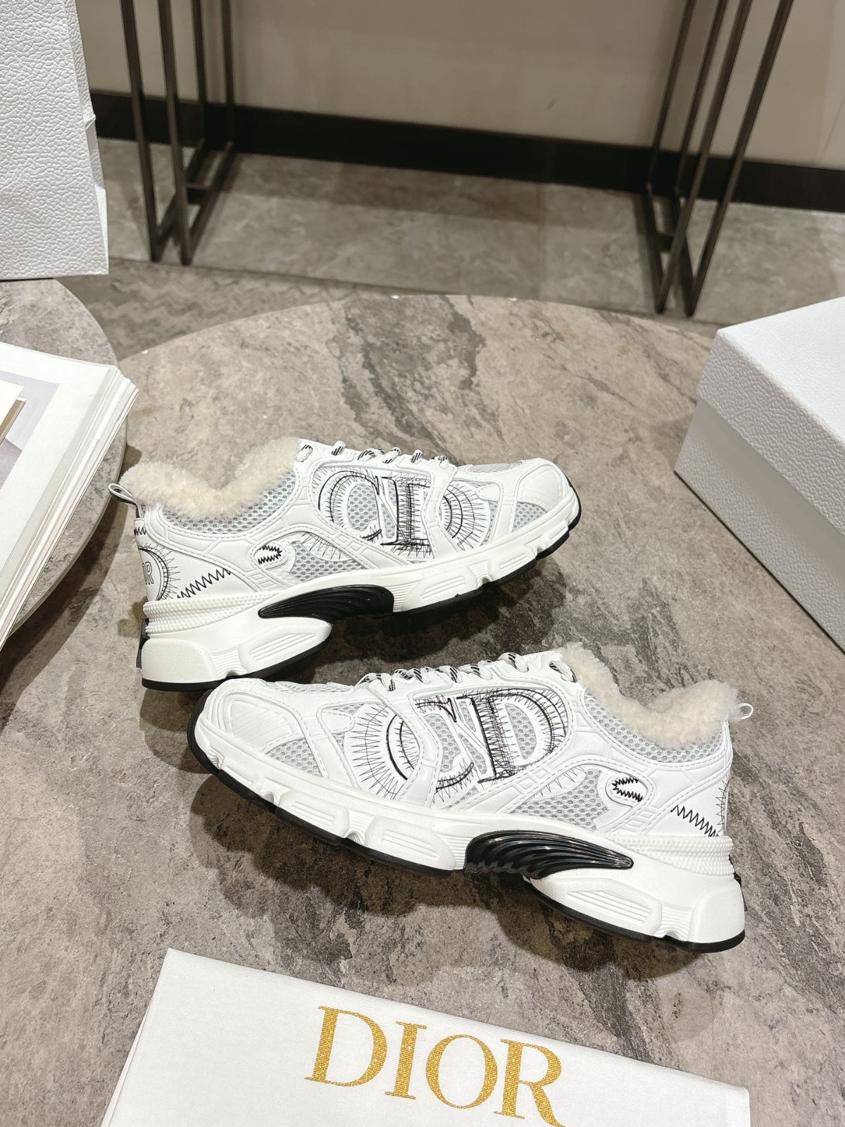 076 44123142 size 35-47
