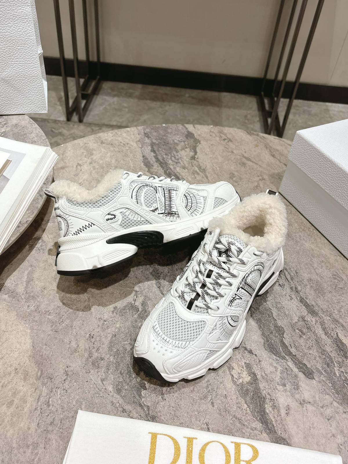 076 44123142 size 35-47