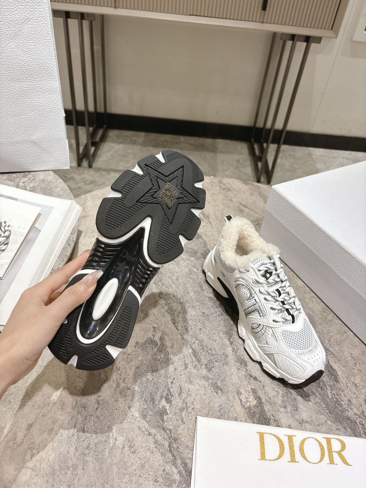 076 44123142 size 35-47