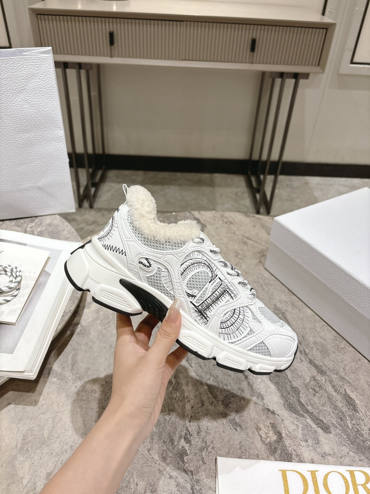 076 44123142 size 35-47