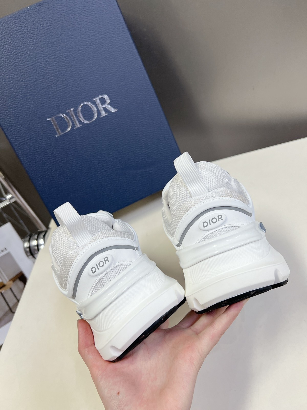 056 40123132 size 35-44
