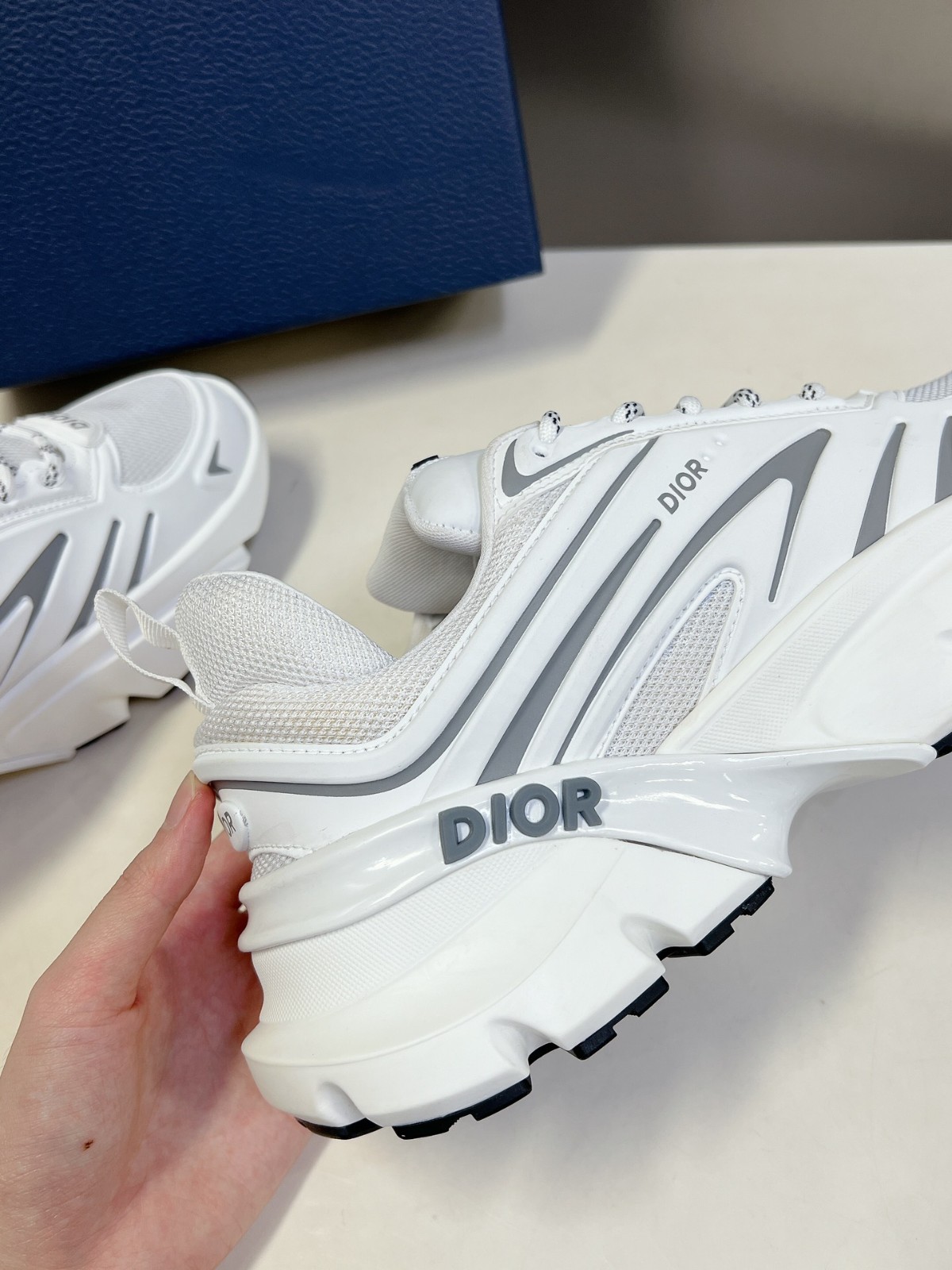 056 40123132 size 35-44