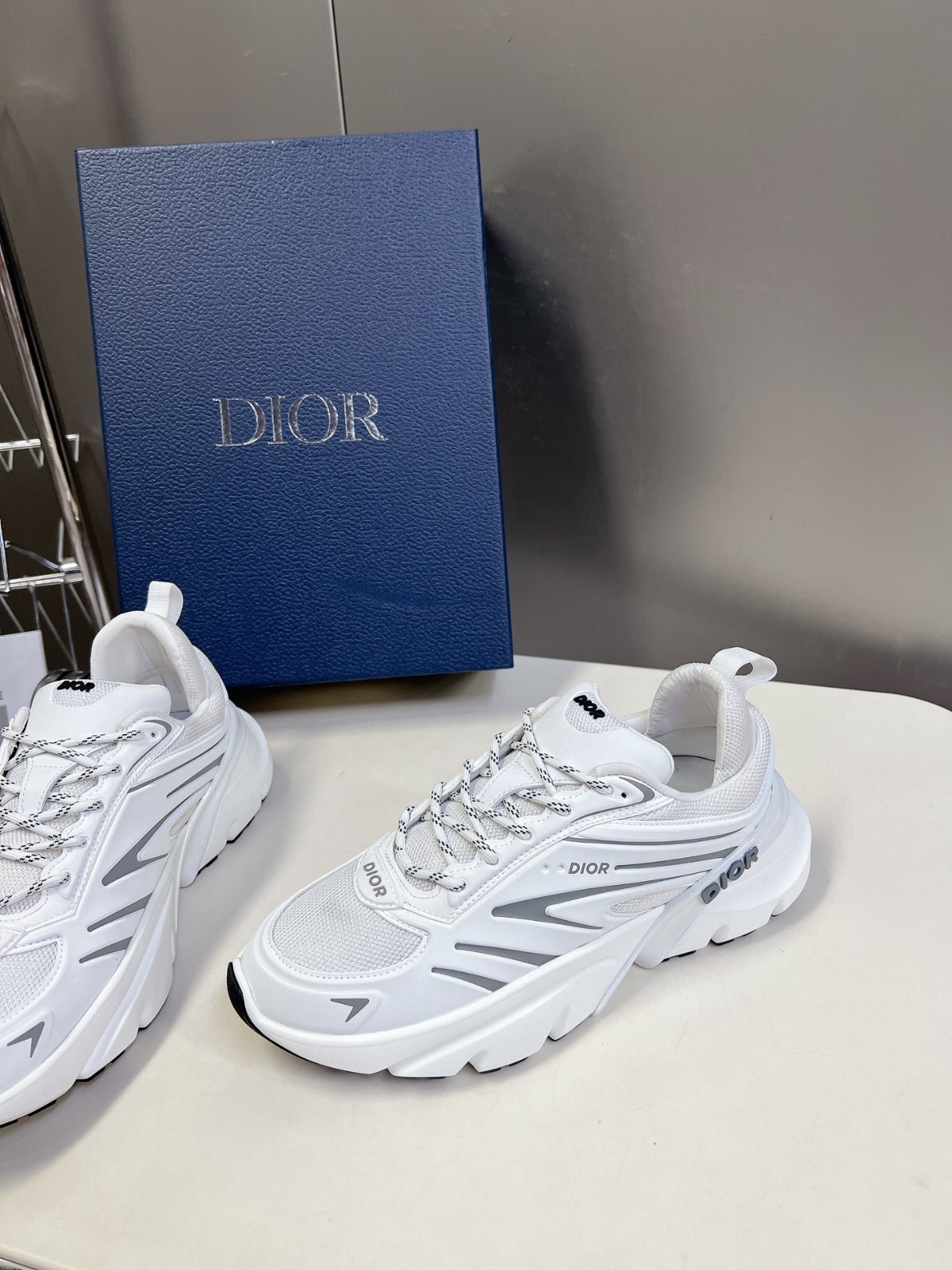 056 40123132 size 35-44