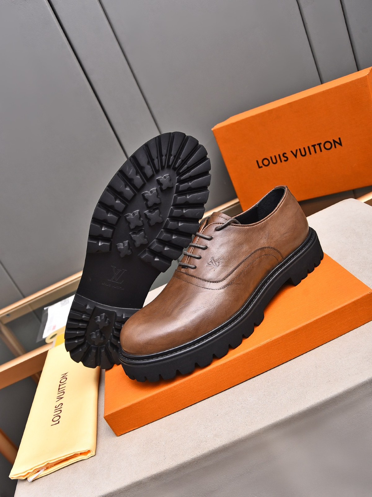 008 008#001-LV-shoes-01-2025SS