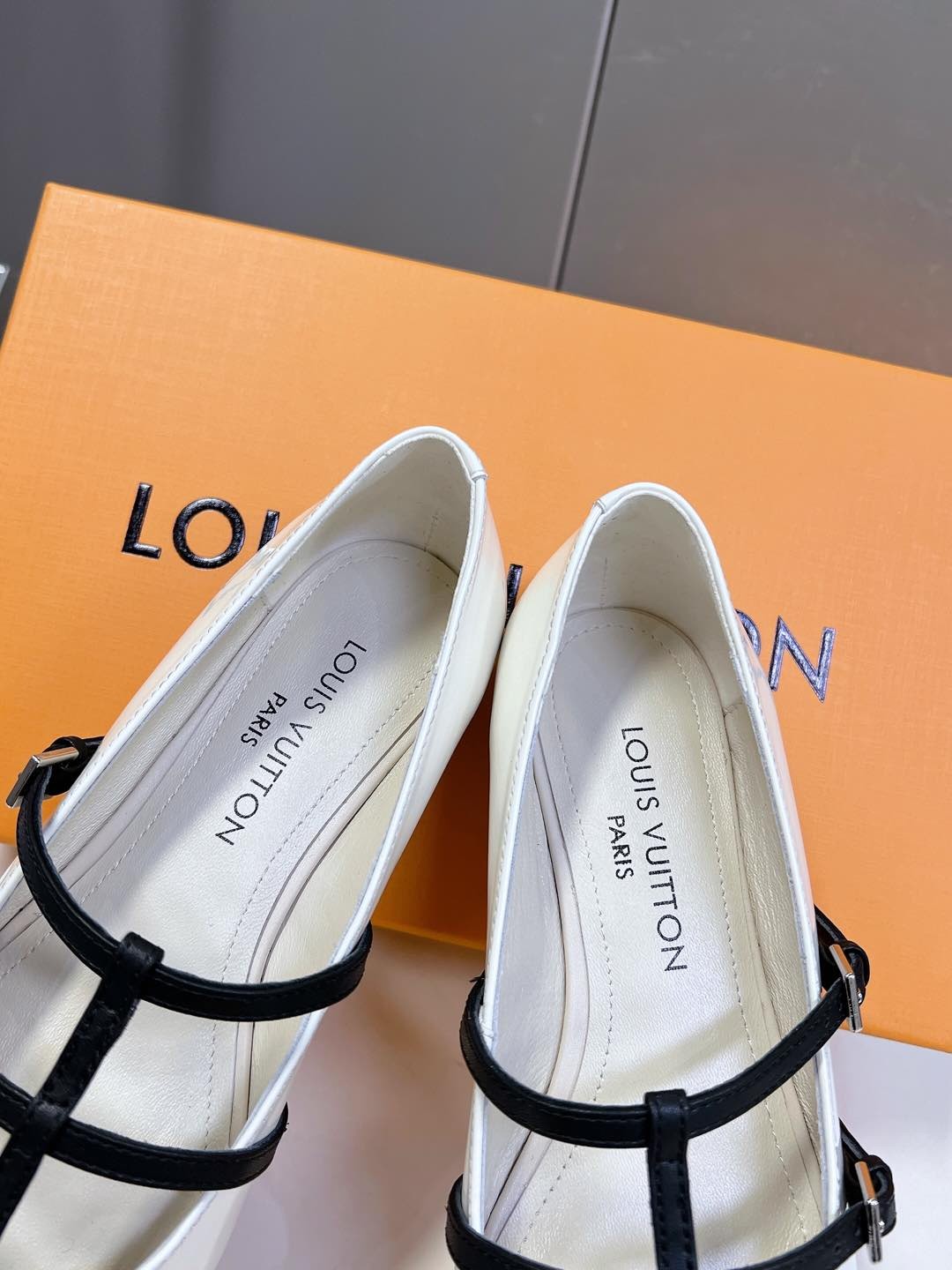 001 001#001-LV-shoes-01-2025SS