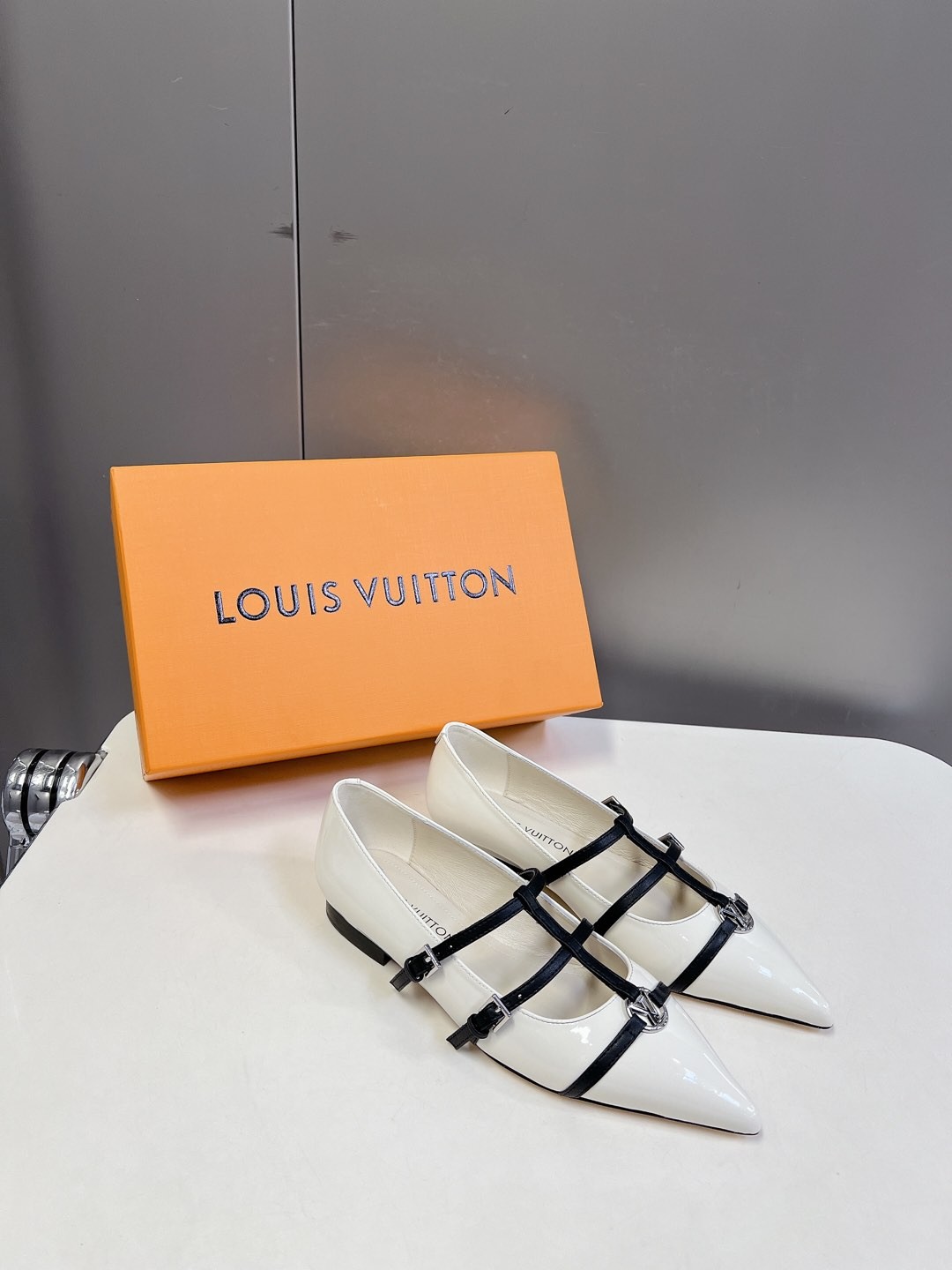 001 001#001-LV-shoes-01-2025SS