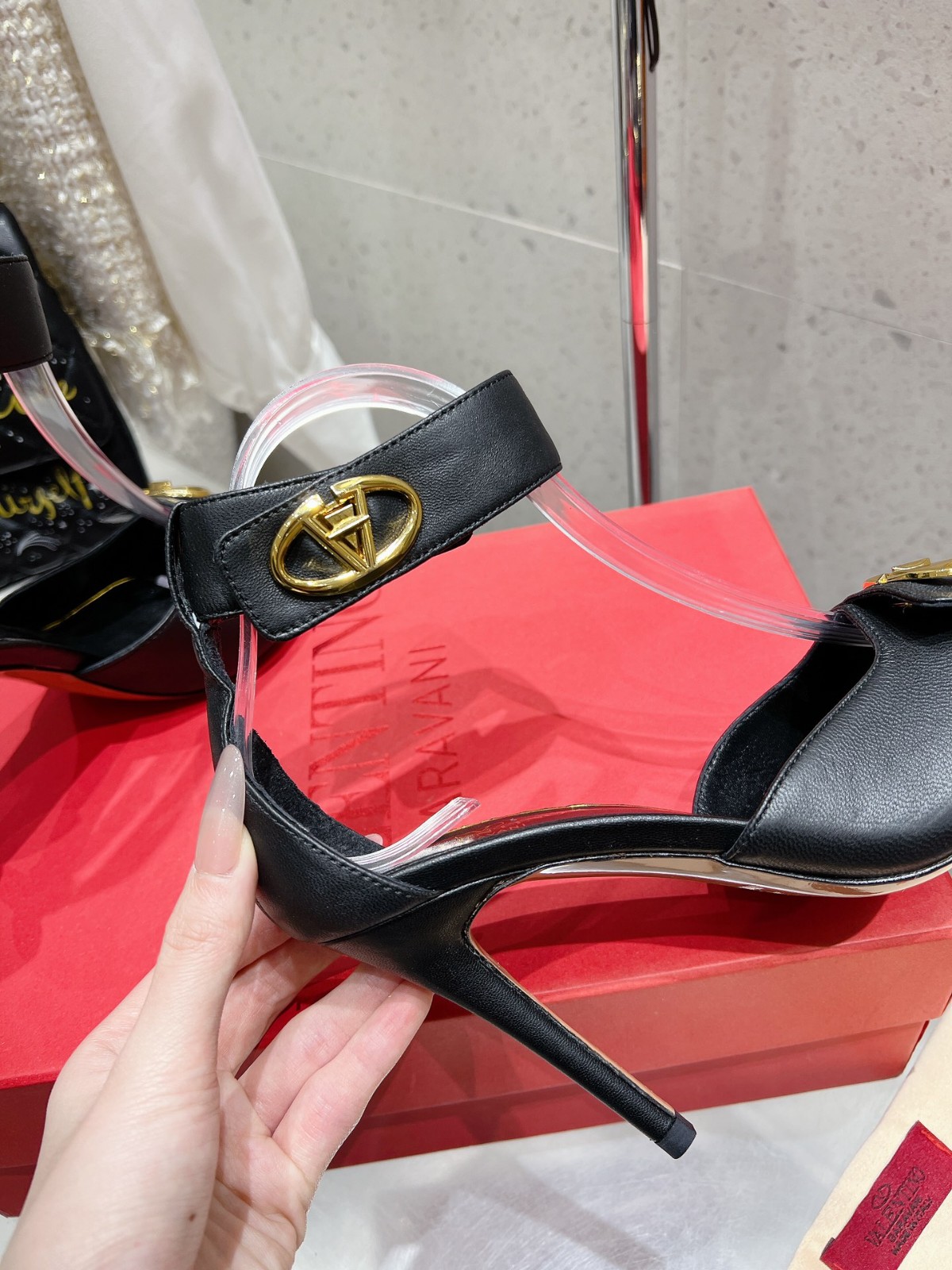 005 005#016-Valentino-shoes-01-2025SS