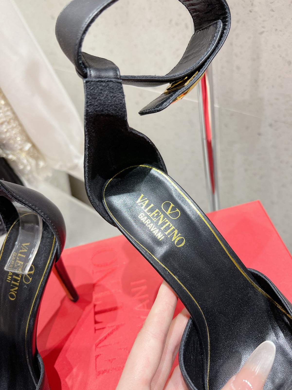 005 005#016-Valentino-shoes-01-2025SS