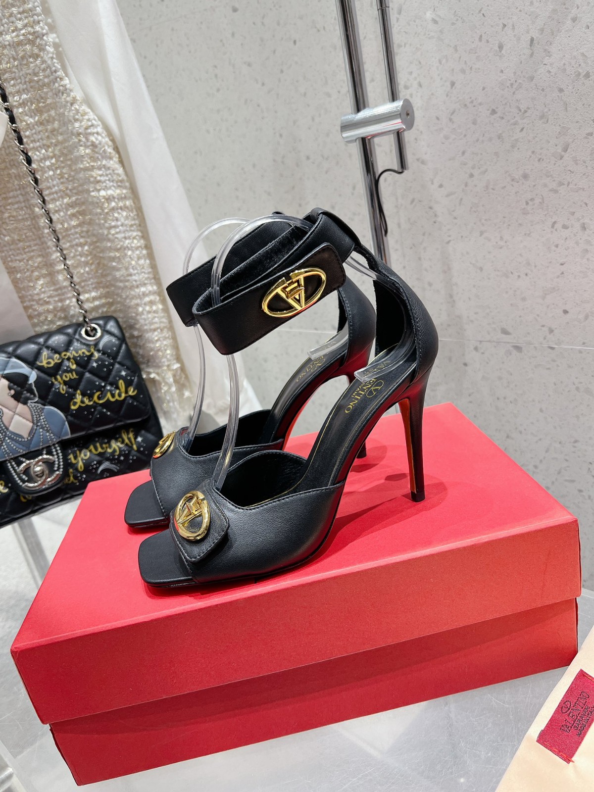 005 005#016-Valentino-shoes-01-2025SS