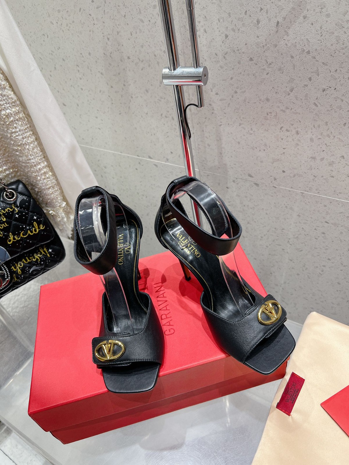 005 005#016-Valentino-shoes-01-2025SS