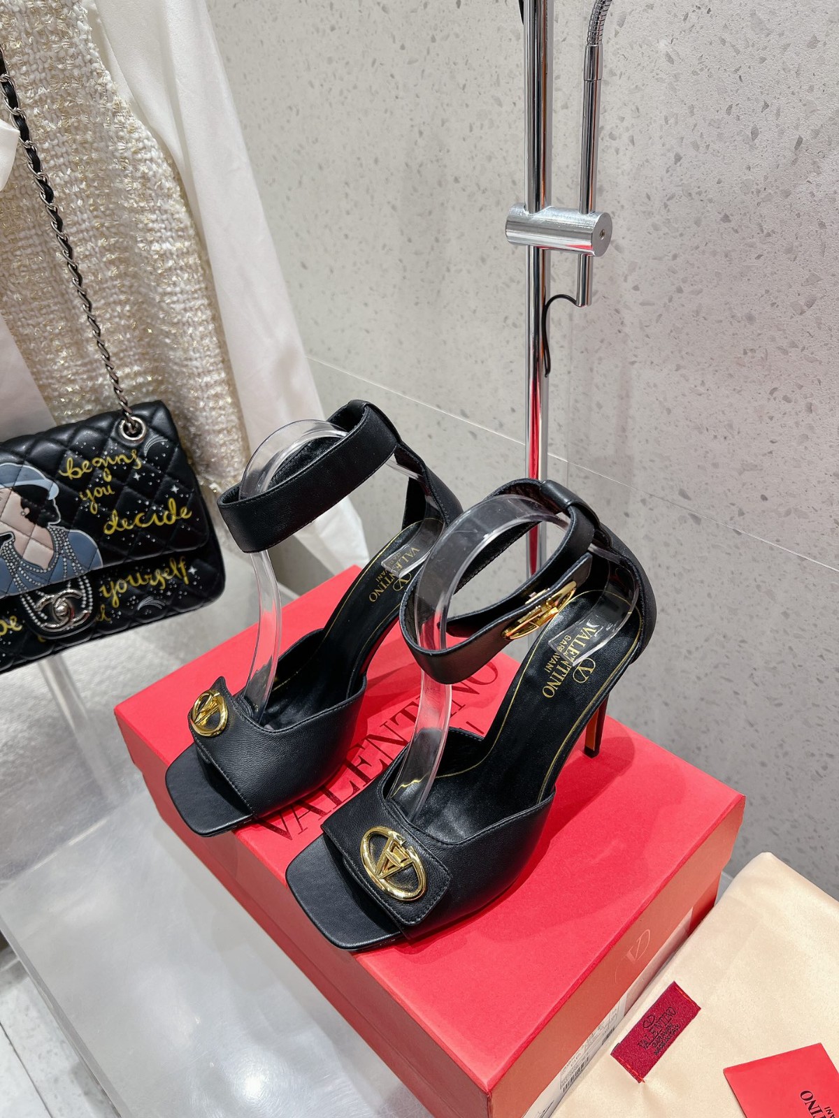 005 005#016-Valentino-shoes-01-2025SS