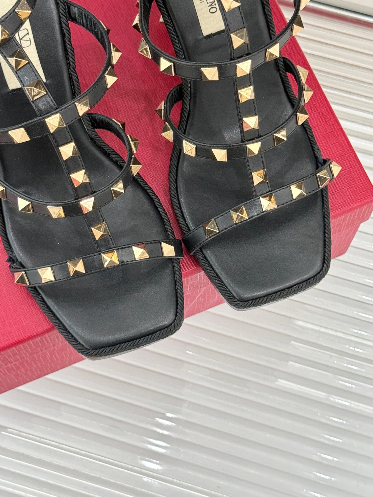 002 002#016-Valentino-shoes-01-2025SS