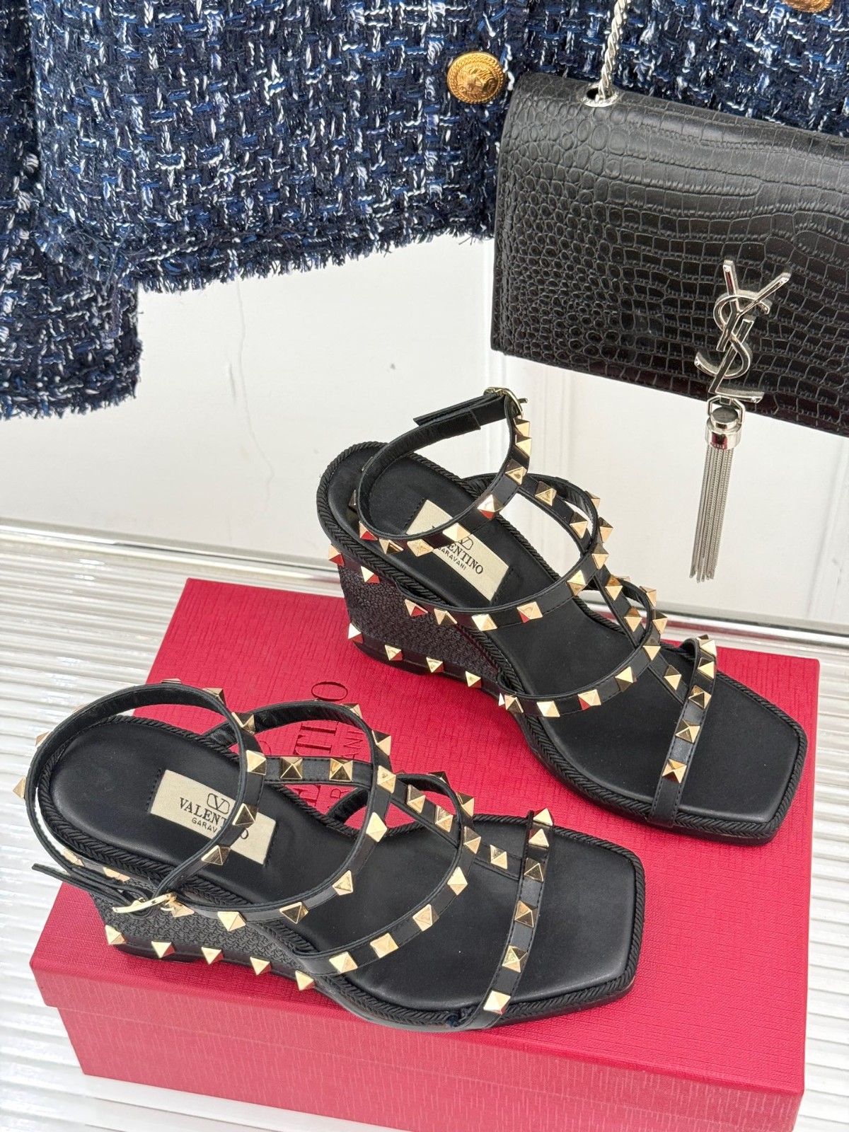 002 002#016-Valentino-shoes-01-2025SS