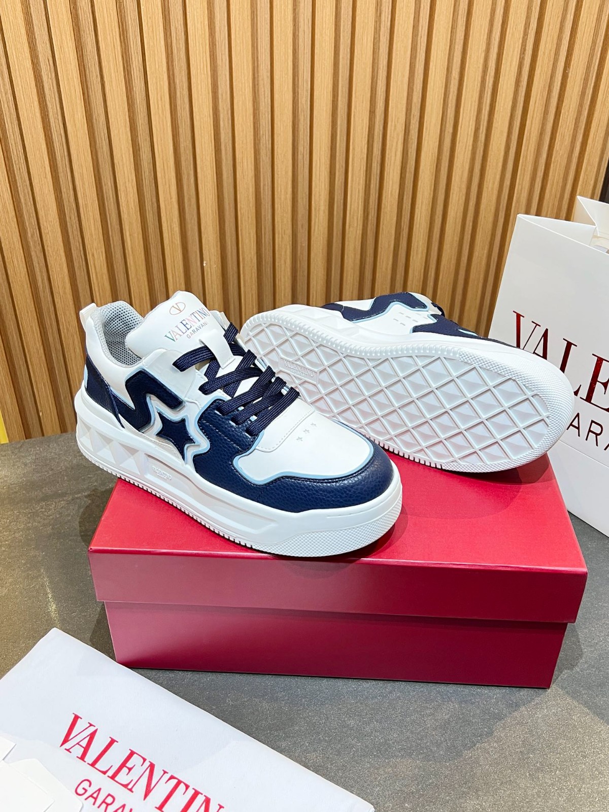 001 001#016-Valentino-shoes-01-2025SS