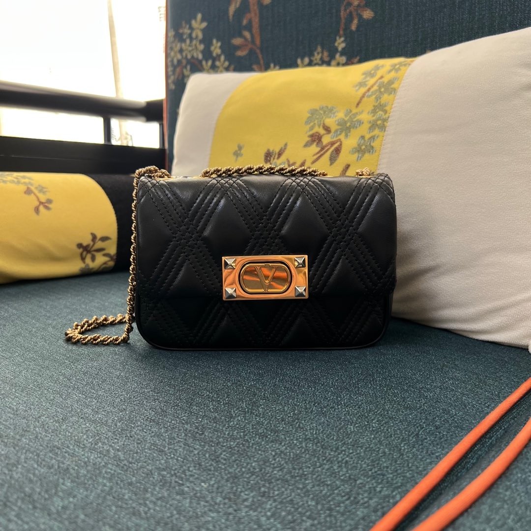 019 019#226-Valentino-Bags-01-2025SS