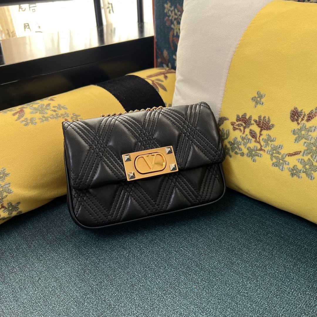 019 019#226-Valentino-Bags-01-2025SS