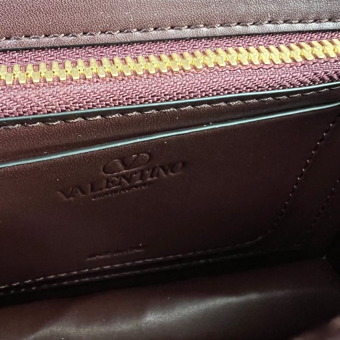 018 018#226-Valentino-Bags-01-2025SS