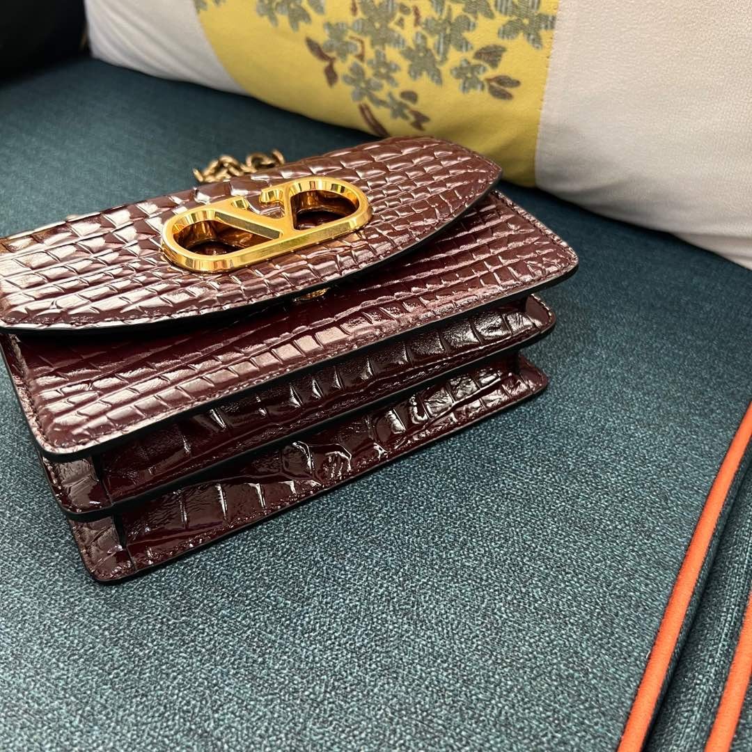 018 018#226-Valentino-Bags-01-2025SS