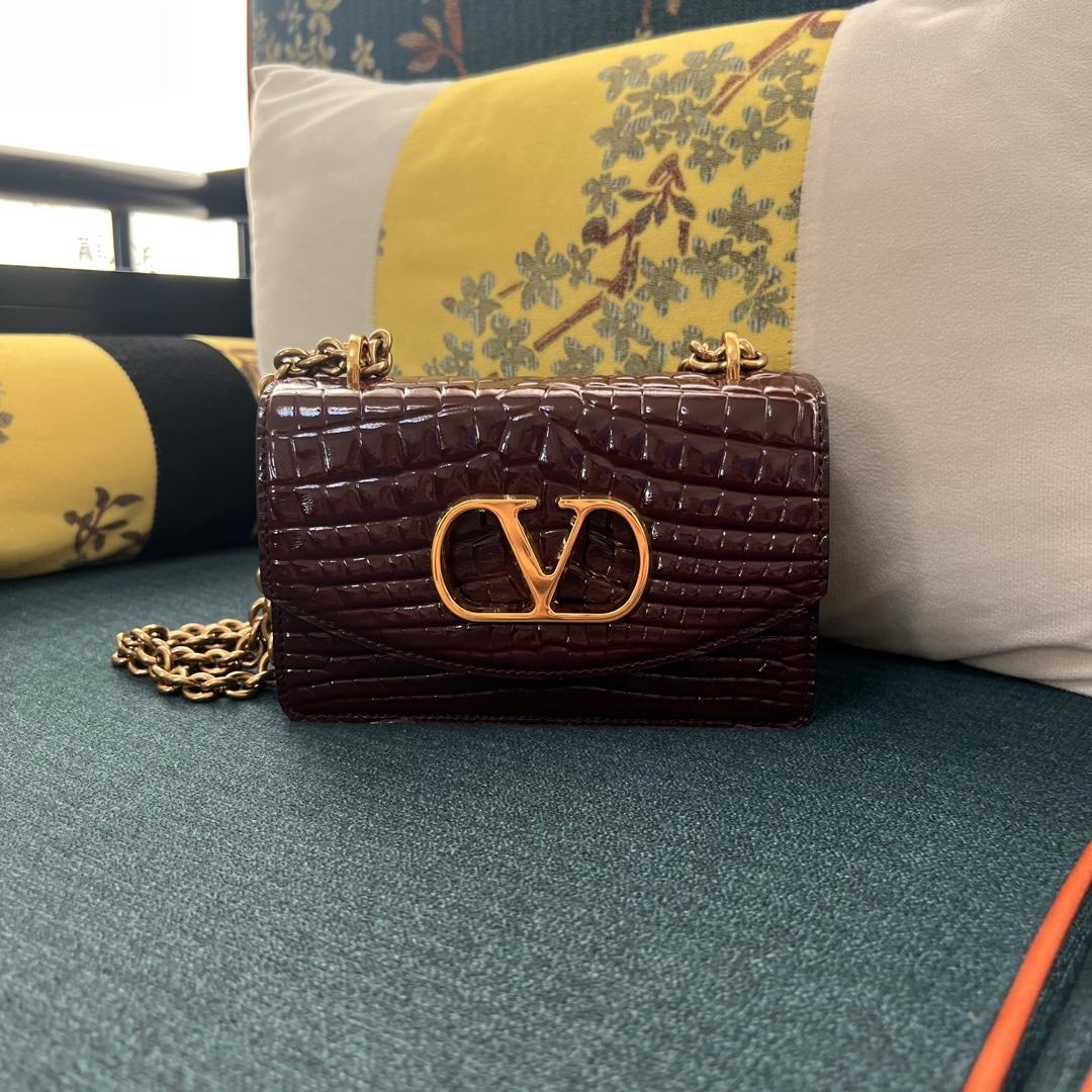 018 018#226-Valentino-Bags-01-2025SS