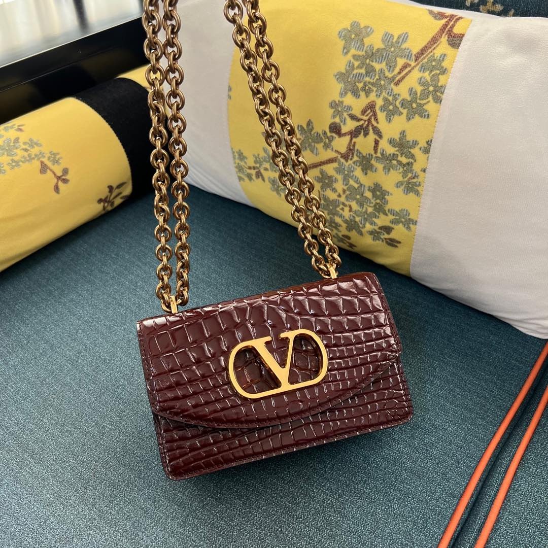 018 018#226-Valentino-Bags-01-2025SS