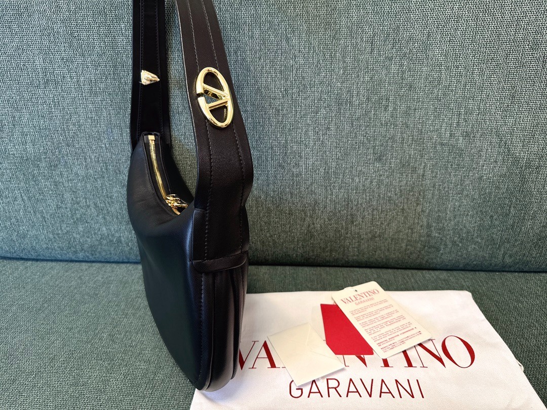 015 015#226-Valentino-Bags-01-2025SS