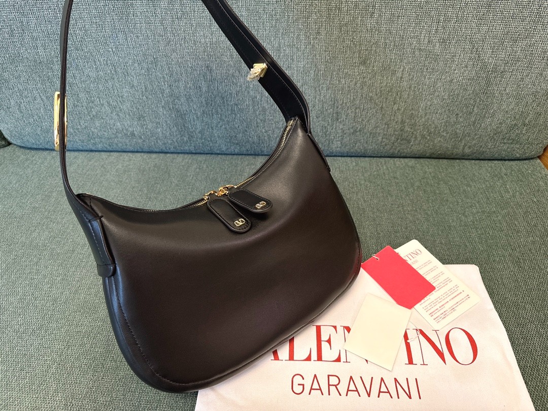015 015#226-Valentino-Bags-01-2025SS