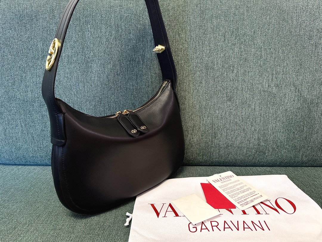 015 015#226-Valentino-Bags-01-2025SS