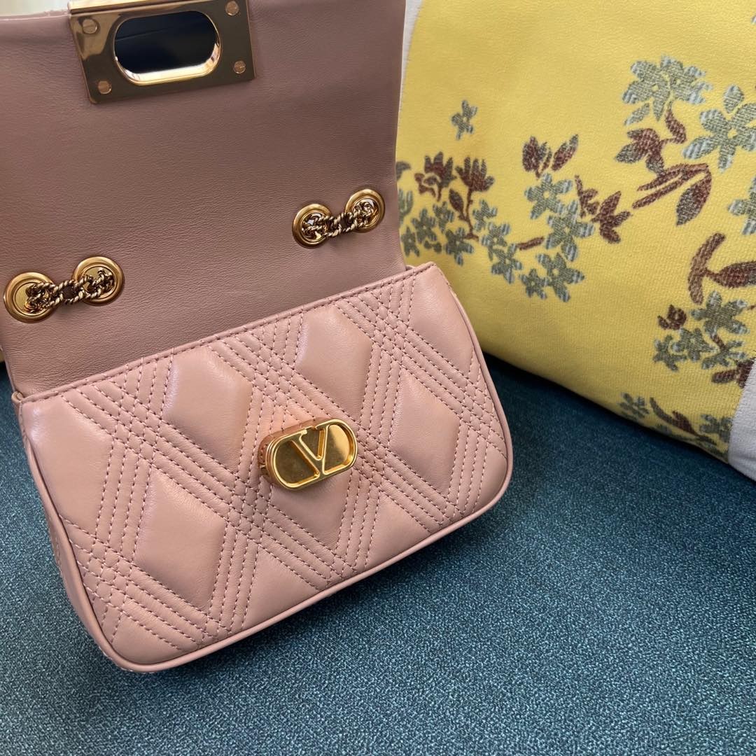 013 013#226-Valentino-Bags-01-2025SS