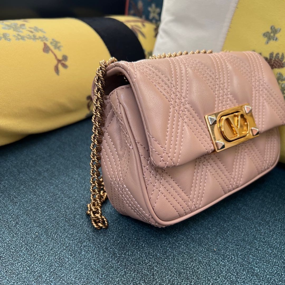 013 013#226-Valentino-Bags-01-2025SS