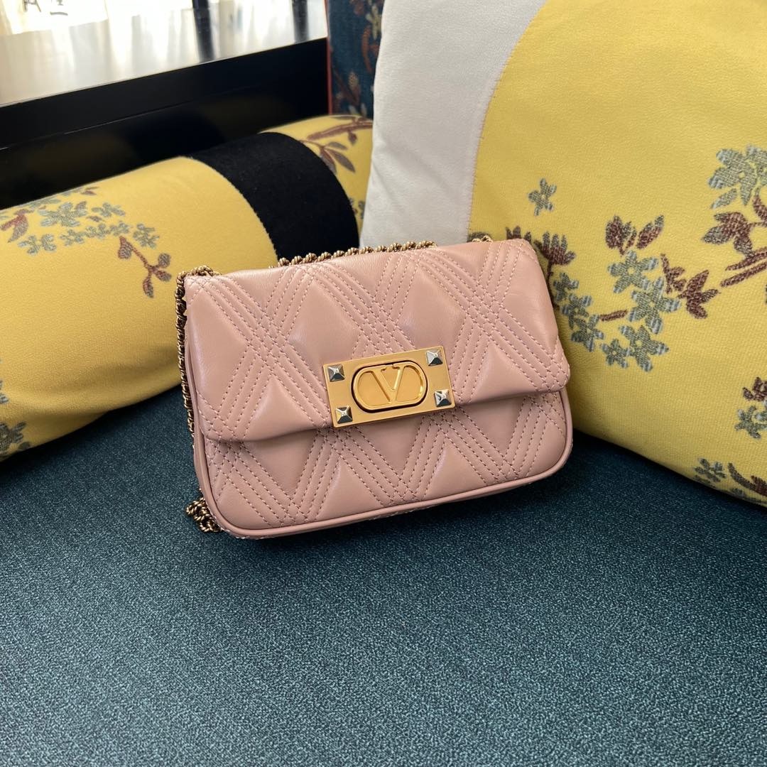 013 013#226-Valentino-Bags-01-2025SS