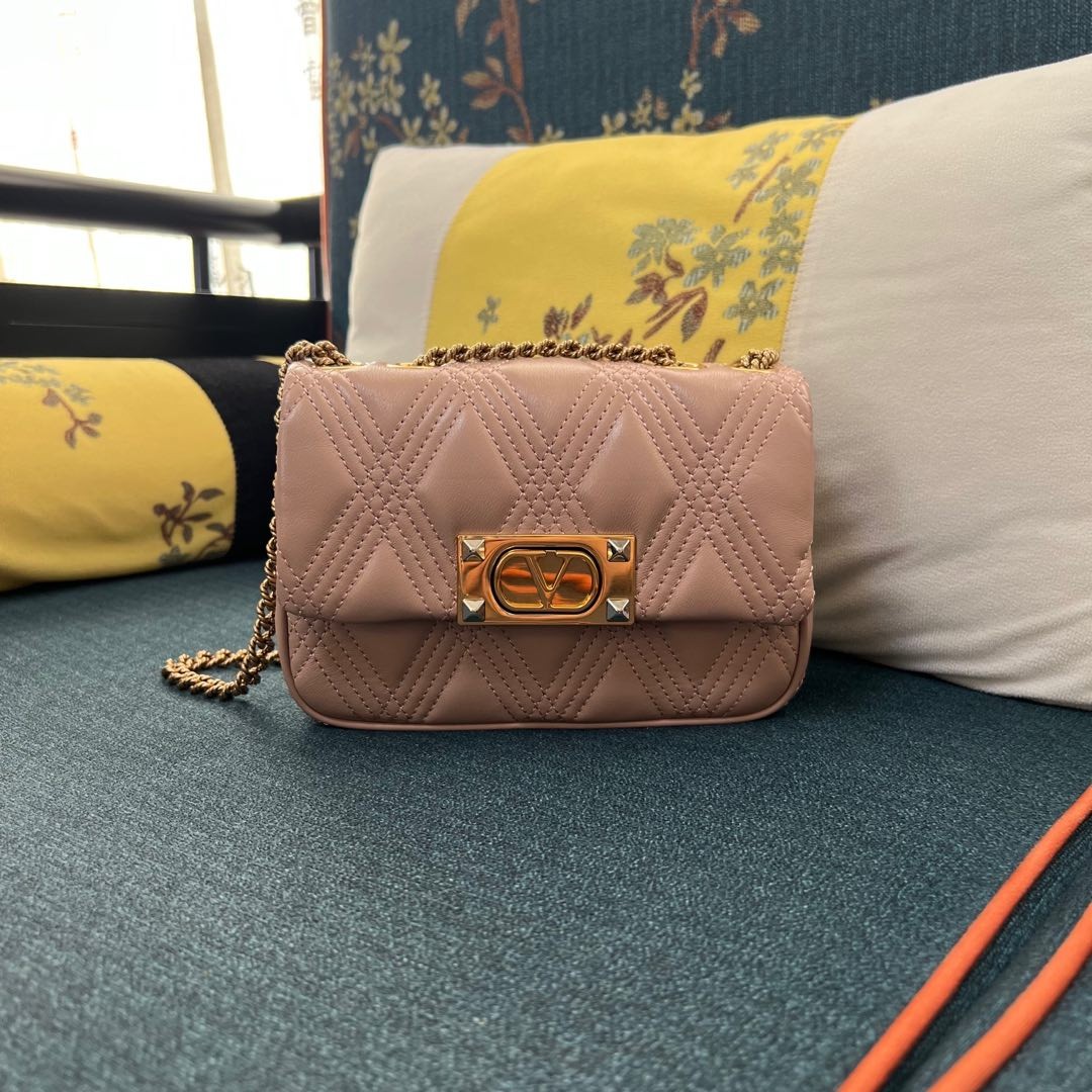 013 013#226-Valentino-Bags-01-2025SS