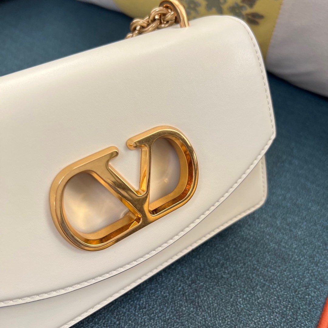 012 012#226-Valentino-Bags-01-2025SS